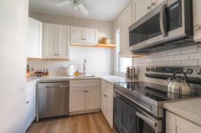 Charming 4 BDR - Walk to Downtown & Free parking!